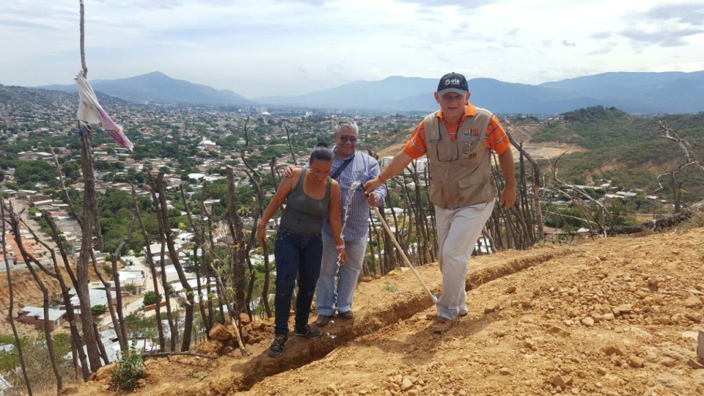 La EIS Cúcuta S.A E.S.P. en el curso “gestión eficiente de redes de distribución de agua” en santa cruz de la sierra, Bolivia.